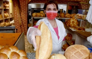 Fırıncılar rekabete girdi! Ekmek fiyatını düşürdüler