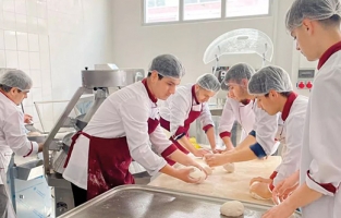 Meslek liselerinde üretilecek ekmeğe bakkallar tâlip oldu