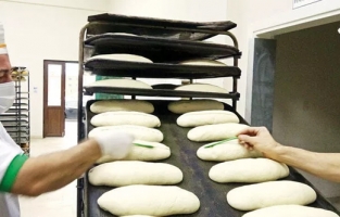 Kendi buğdayını ekiyor! Ekmeği 1 liradan satıyor