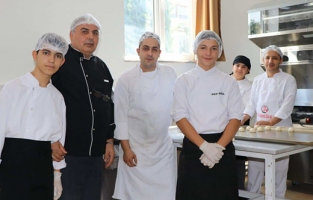 Öğrenciler günde 10 bin roll ekmeği üretecek