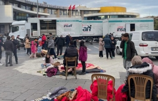 Düzce'de depremzedeler için mobil ekmek üretiliyor
