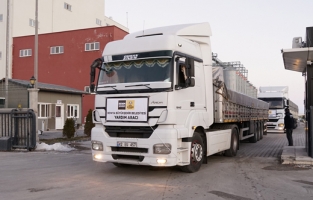 Deprem bölgesine 50 Tır un gönderildi