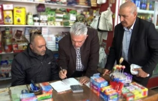 Mahalle mahalle gezip, borç kapatıyor