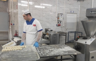 Hem staj yapacaklar! Hem de ekmek üretecekler