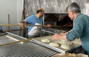 Depremde iş yerleri yıkılan 3 fırıncı ekmek teknelerini tek çatı altında topladı