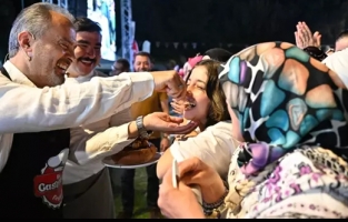 Başkan pişirdi, vatandaşlar yedi