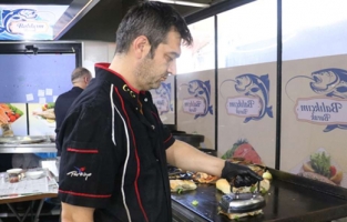 Sivas'ta bir balık restoranı balığı ütü ile pişiriyor!