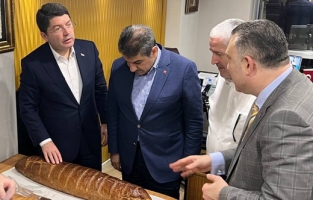 Adalet Bakanı Tunç, İstanbul'da fırın ziyaret etti