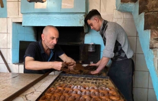 Osmanlı’da ekmek yapılan tarihi fırında 100 yıldır Ankara simidi üretiliyor