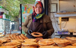 Odun ateşinin karşısında geçim kaynağı