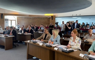 Belediye meclisinde ekmek tartışması