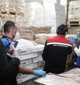 25 TON TARİHİ GEÇMİŞ TAVUK VE ÜRÜNLERİ İMHA EDİLDİ