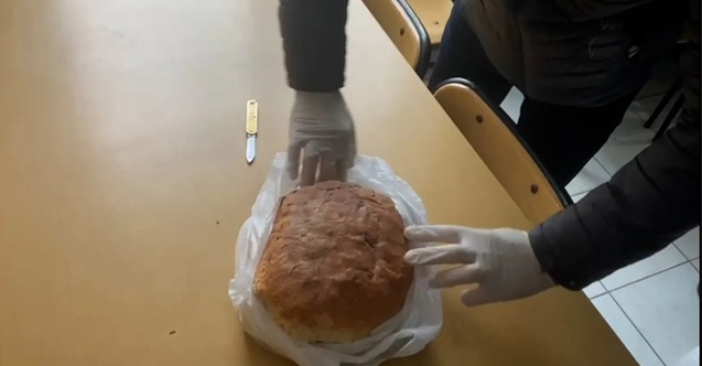 Ekmeğin içine gizlemişler!