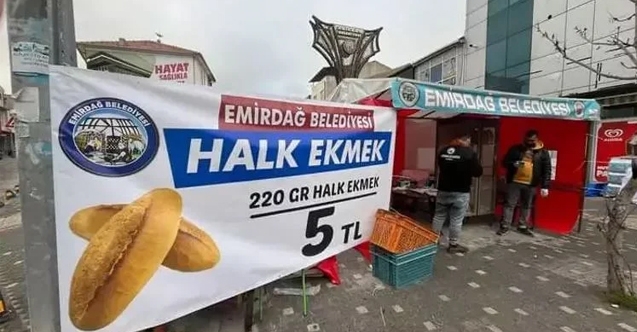 Belediye, fırıncılara inat çadırda ekmek satışı yapmaya başladı