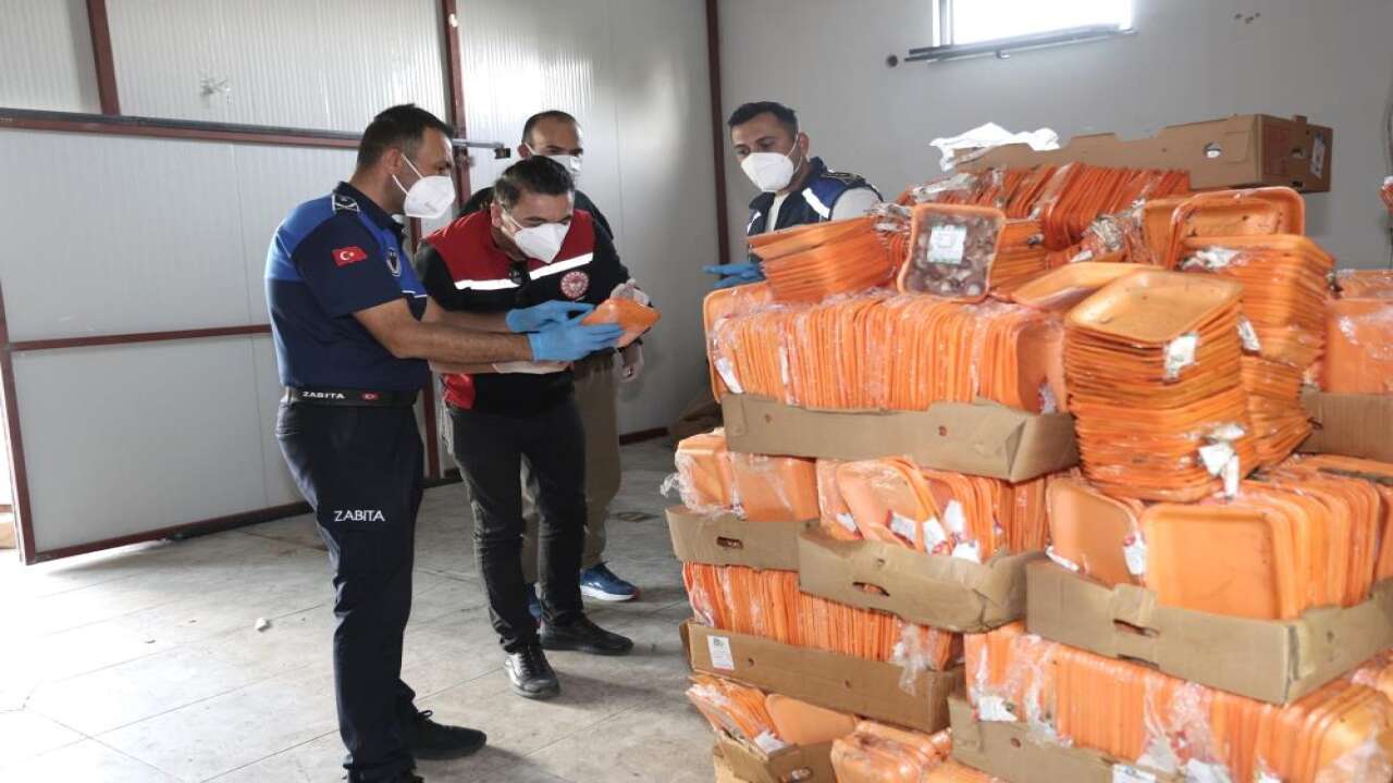 25 ton tarihi geçmiş tavuk ve ürünleri imha edildi